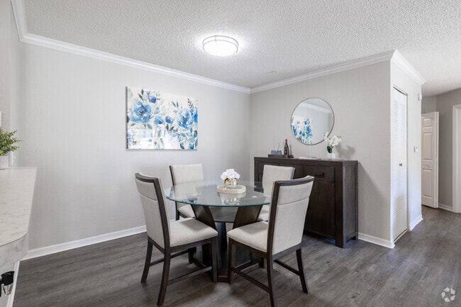 2BR, 2BA - 1,096SF - Dining Room - Heron