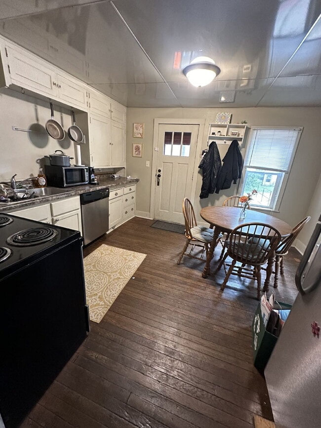 Photo - 4 Bedroom, 2 Bathroom Home - Available June 1st with Beautiful River Views