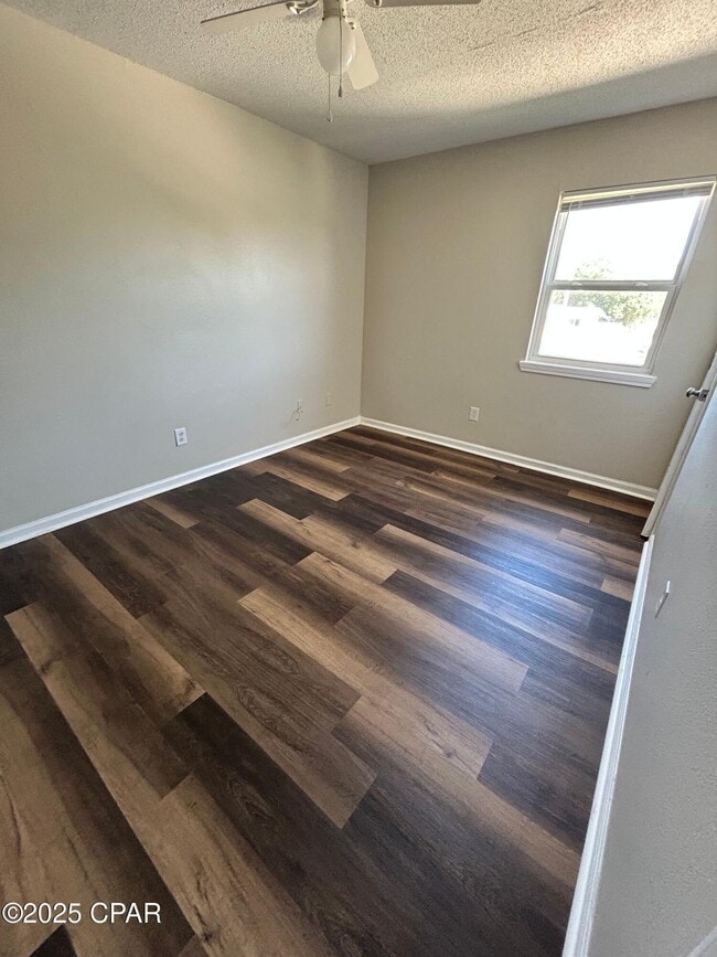 Photo - 3914 E 11th St Unit 403