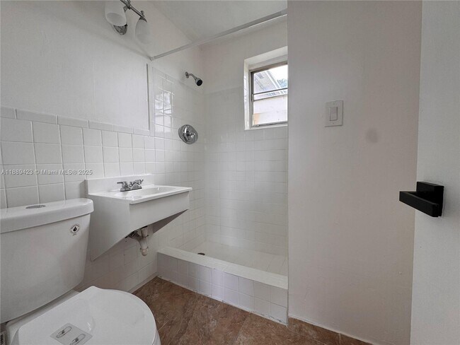 Photo - 481 E 31st St Unit 1