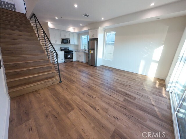 Building Photo - 117 E 29th St Rental