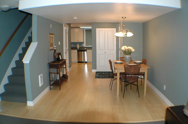 Building Photo - Longfellow Creek Condos