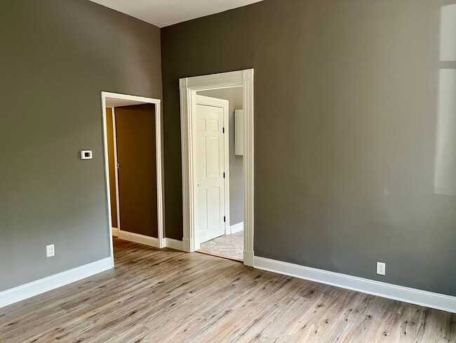 Photo - 823-825 Oak St Unit #3