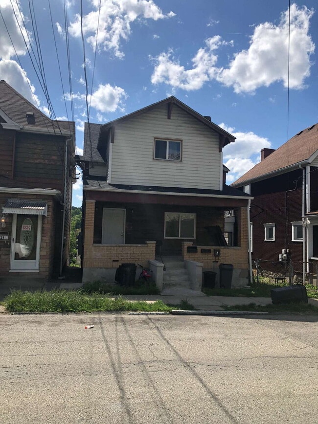 Building Photo - Cozy, Quiet 2 bedroom 1 bath! Section 8 approved! Unit #3