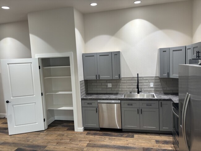 Photo - 1846 Dell Ave