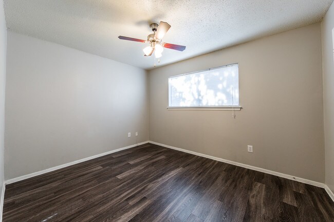 Photo - Los Arcos Apartments - Hyde Park