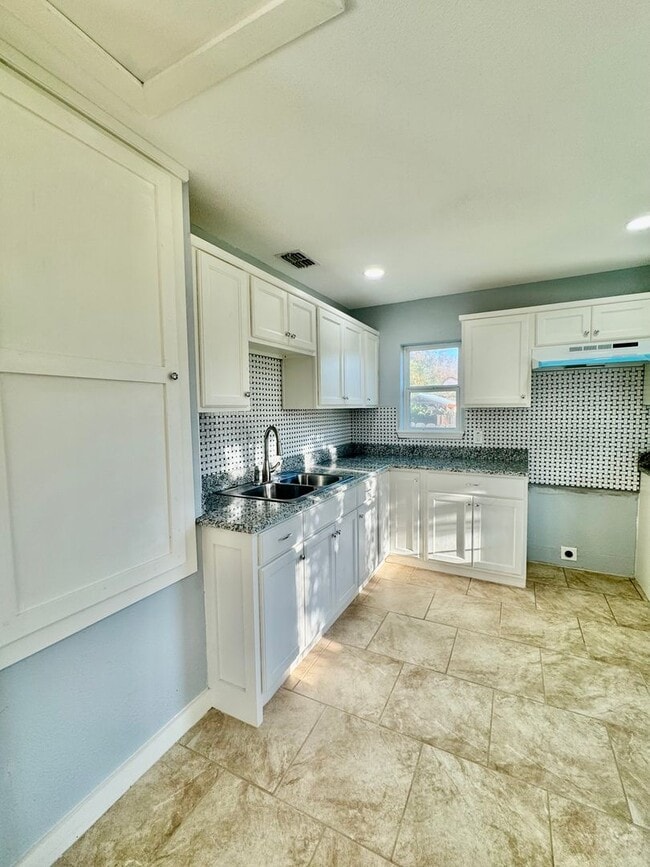 Photo - New Rental! Updated 2-bedroom located in a Southside Neighborhood!