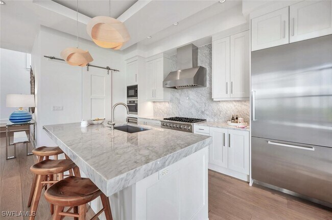 Building Photo - 982 9th Ave S