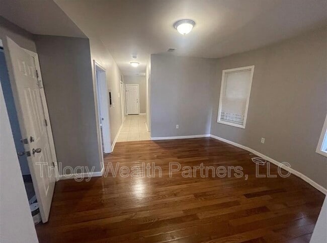 Photo - 104 S 12th St