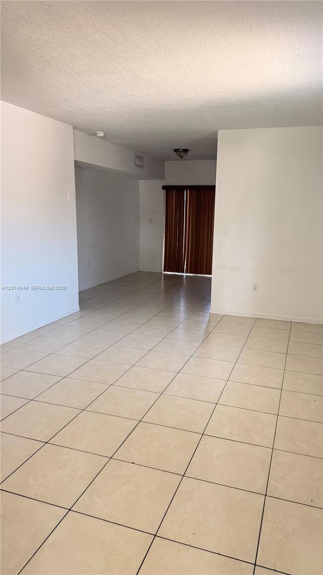 Photo - 990 NE 33rd Terrace Unidad 104