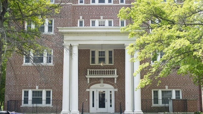 Photo - Windsor Manor