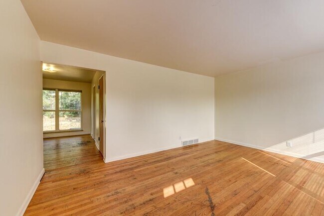 Photo - 65 Bucknell Ct