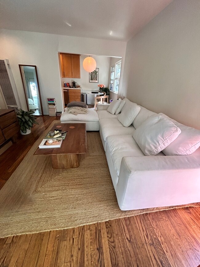 Building Photo - 622 Venezia Ave Unit front