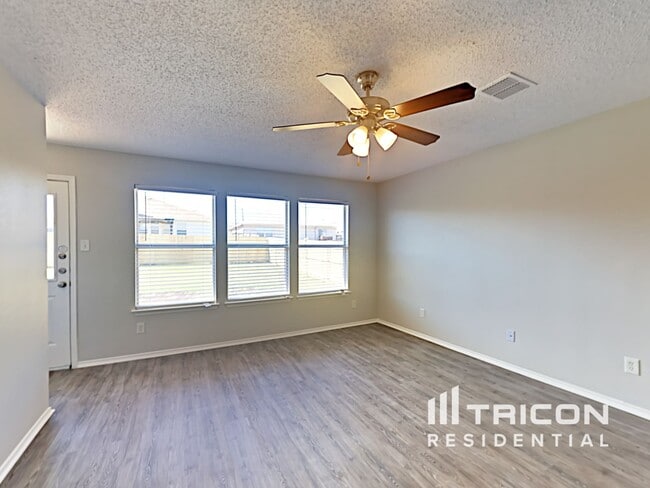 Photo - 1209 Warrington Way