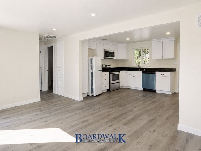 Photo - 886 S Montgomery St