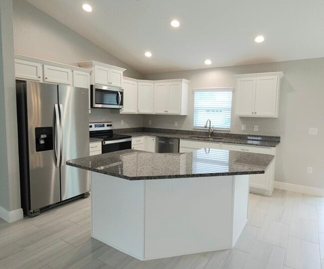 Photo - 16318 SW 17th Ave