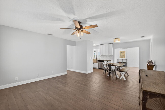 Photo - 18942 SE Hillcrest Dr