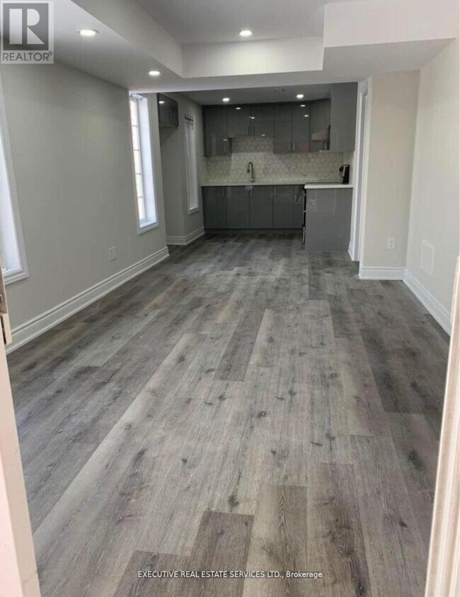 Photo - 39 Stoneylake Ave