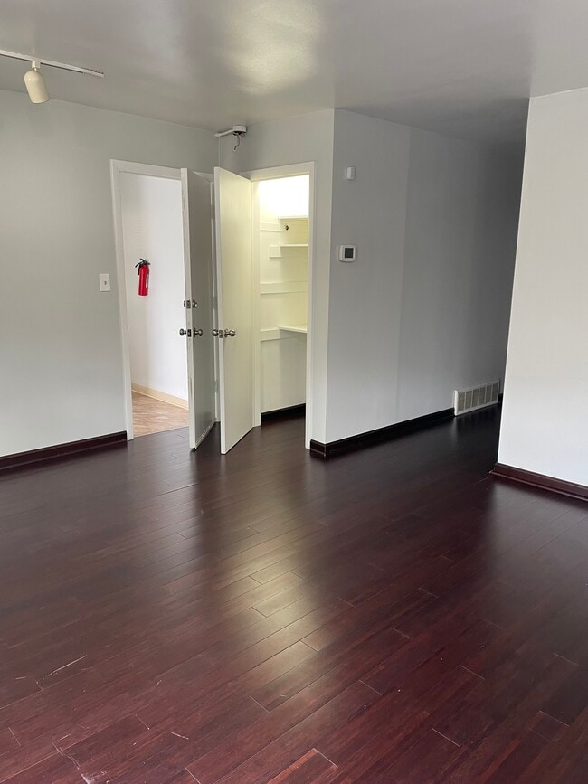 Building Photo - 6107 N Mozart St Unit 2nd
