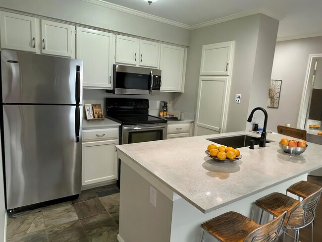 Photo - Stunning 3rd-floor corner unit condo in the desirable 78759 area!