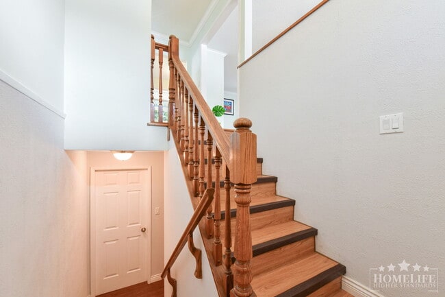 Photo - Spacious 5-Bedroom Detached Home in North Delta — Large Backyard, Two Kitchens & Ample Parking Unit House