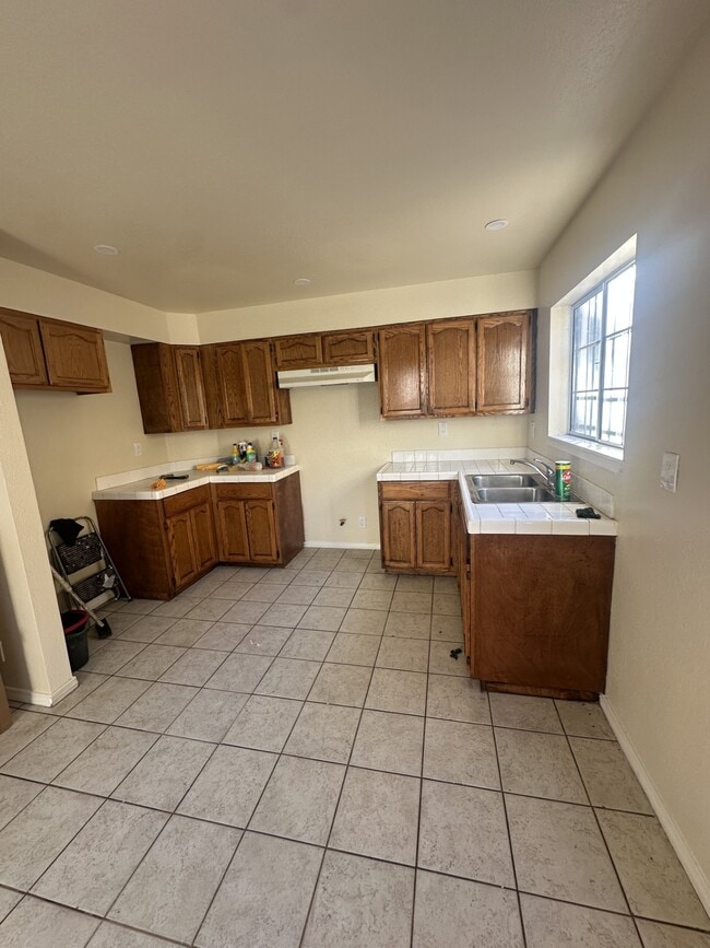 kitchen - 2210 S Hobart Blvd