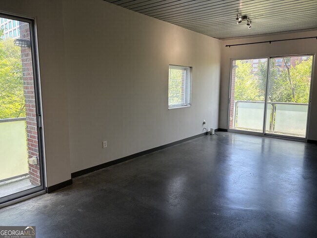 620 Glen Iris Dr NE Unit 207