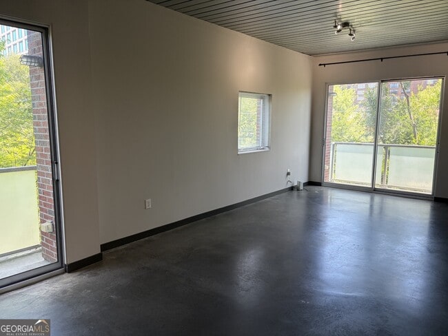 Photo - 620 Glen Iris Dr NE Unidad 207
