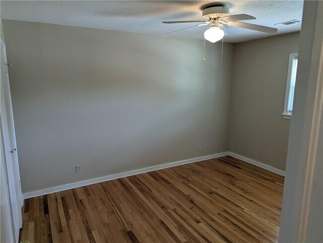 Photo - 514 Clover Dr Unit 4