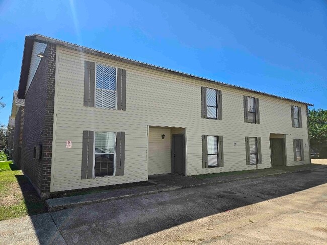 Building Photo - 1849 Southpointe Dr Rental