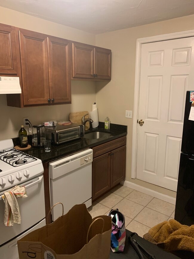 Building Photo - 30 Fleet St Unit 9B