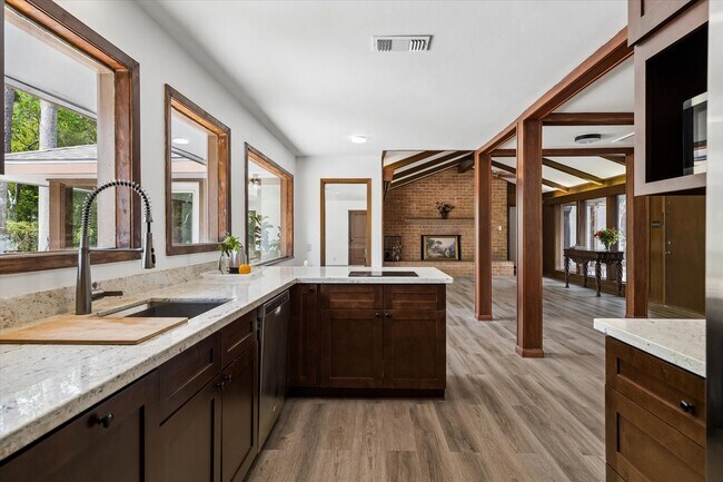Photo - 9805 Shadow Wood Dr