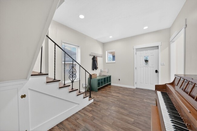 Photo - 902 27th St