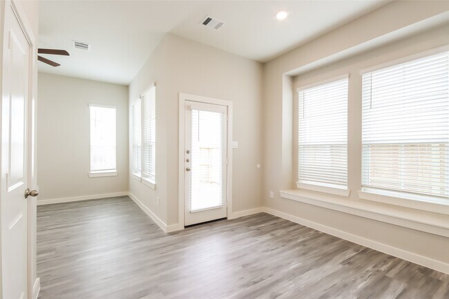 Photo - 9835 Willow Creek Commerce Dr