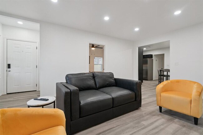 Photo - 1200 NE 17th St