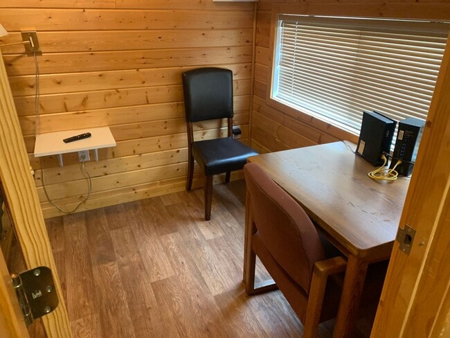 Building Photo - Fully furnished long term rental