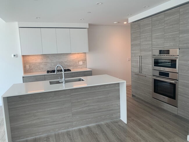 Photo - 680 Quayside Dr