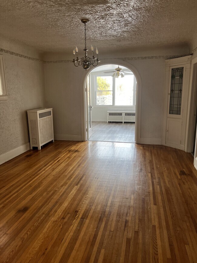 Photo - 1166 Victoria Av Unit Main