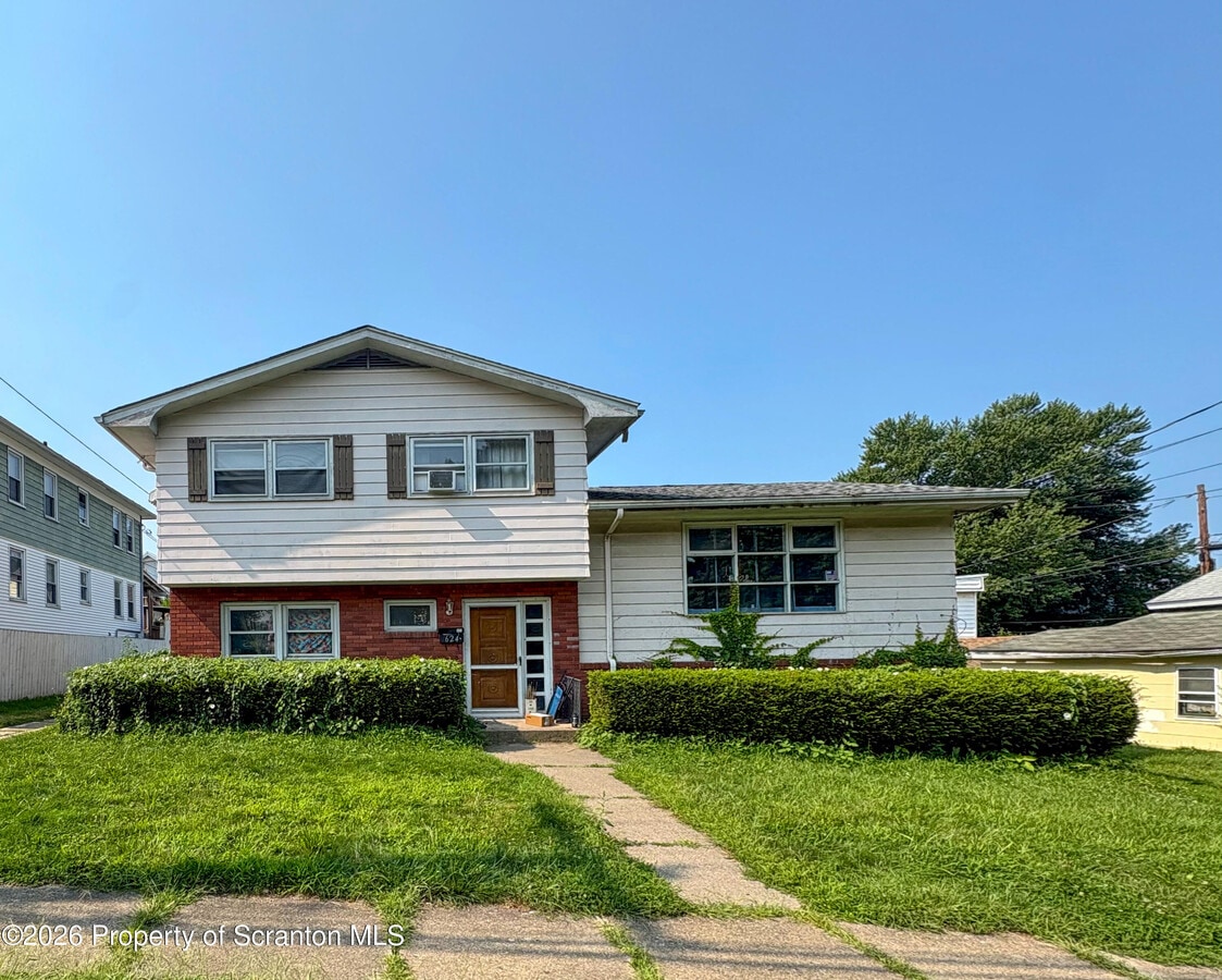 Photo - 624 Hemlock St
