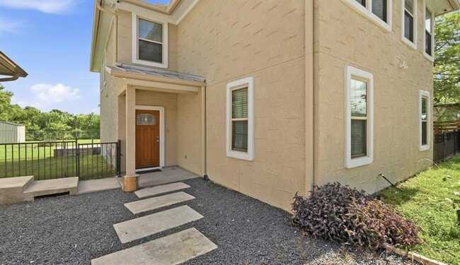 330 Howard Ln