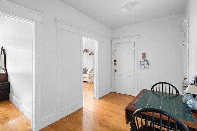 Building Photo - 47 Park Vale Ave Rental