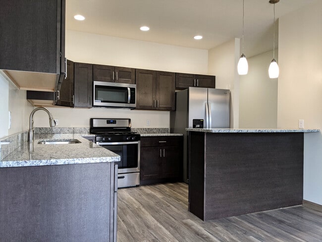 Photo - 612 Commercial Dr