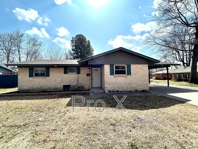 Building Photo - 1411 Lawrence Ave Rental