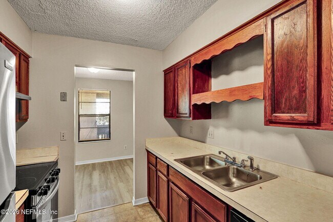 Photo - 476 Bentwood Ln Unit D