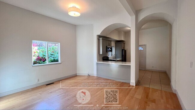 Building Photo - Spacious 2 bedroom with large storage room... Unit 725