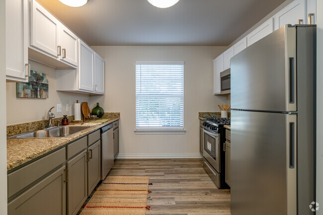 3BR, 2.5BA - 1,450SF - Model - Kitchen with Cabinet Color Options - Blue Heron Pointe