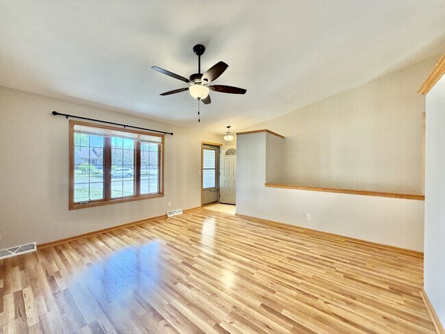 Photo - 2701-2703 N Wuthering Hills Dr