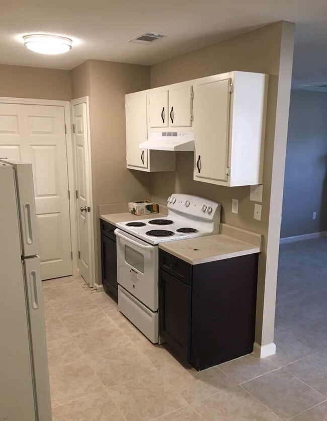 Building Photo - 14130 Azalea Park Ave Unit Apt. #C
