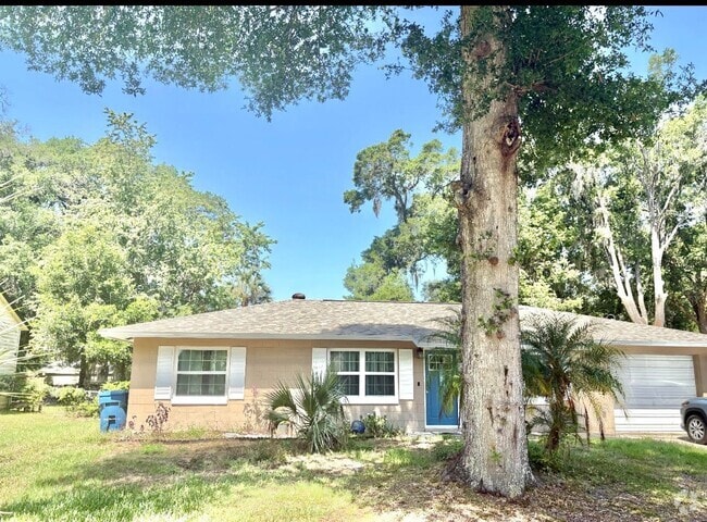 Building Photo - Deland - 3 Bedroom, 2 Bathroom - $2095.00 Rental