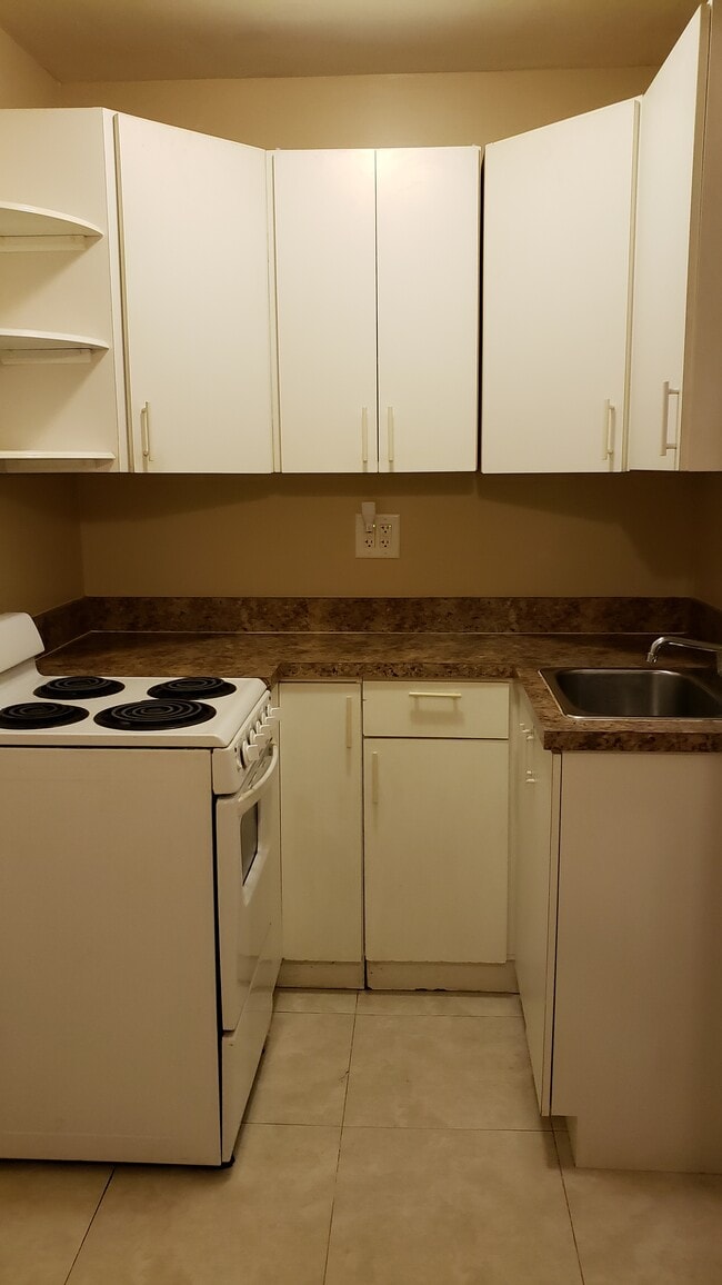 Building Photo - 9725 SW 85th St Unit 1